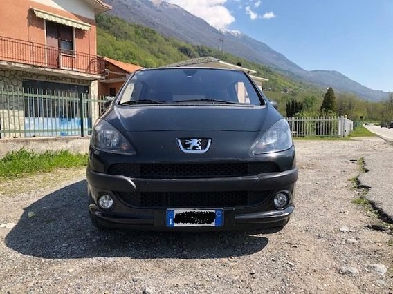 PEUGEOT 1007 1.6 HDi Sporty