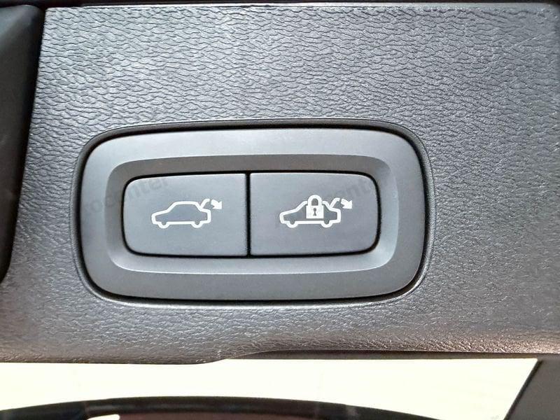 Volvo XC60 XC60 T6 PLUG IN RECHARGE PHEV PLUS DARK AWD AUT