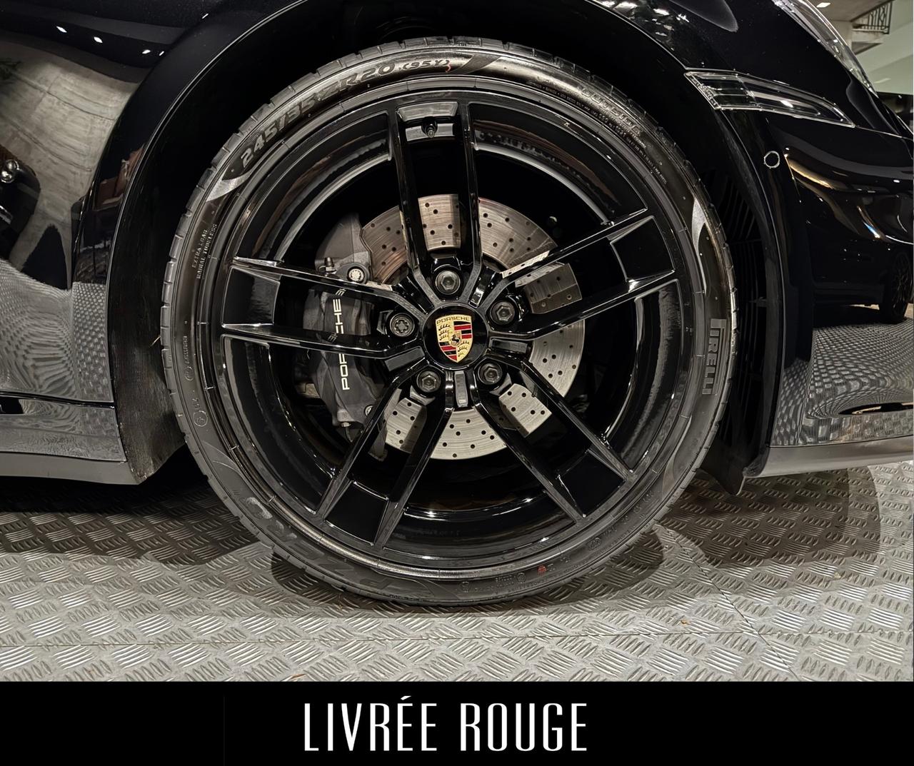 Porsche 911 Carrera 992 . 2