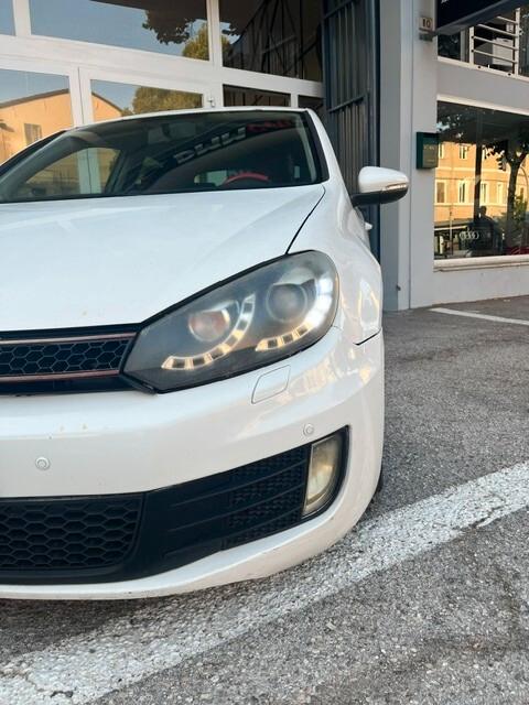 VOLKSWAGEN GOLF 140 CV TDI GT SPORT 3 porte DSG CERCHI IN LEGA NAVIGATORE OK NEOPATENTATI - GARANZIA 12 MESI -