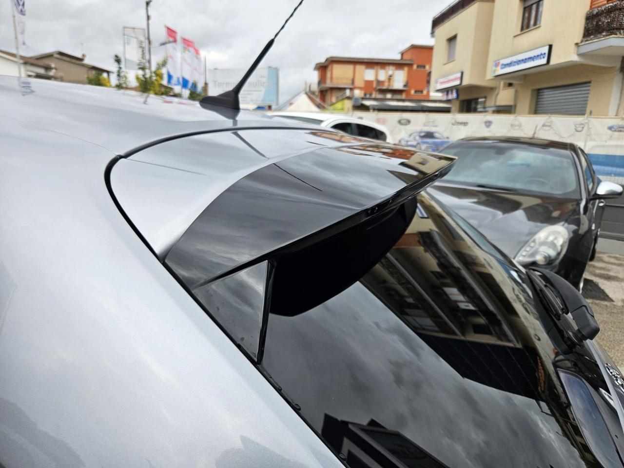 Peugeot 208 motore elettrico 136 CV 5 porte Allure