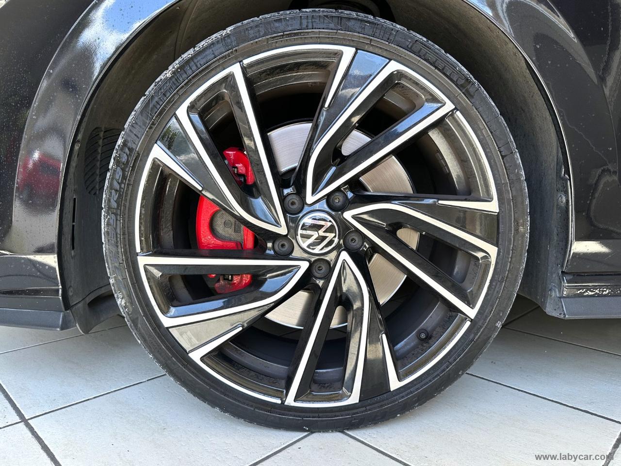 VOLKSWAGEN Golf GTI 8 PERFORMANCE 2.0 TSI DSG