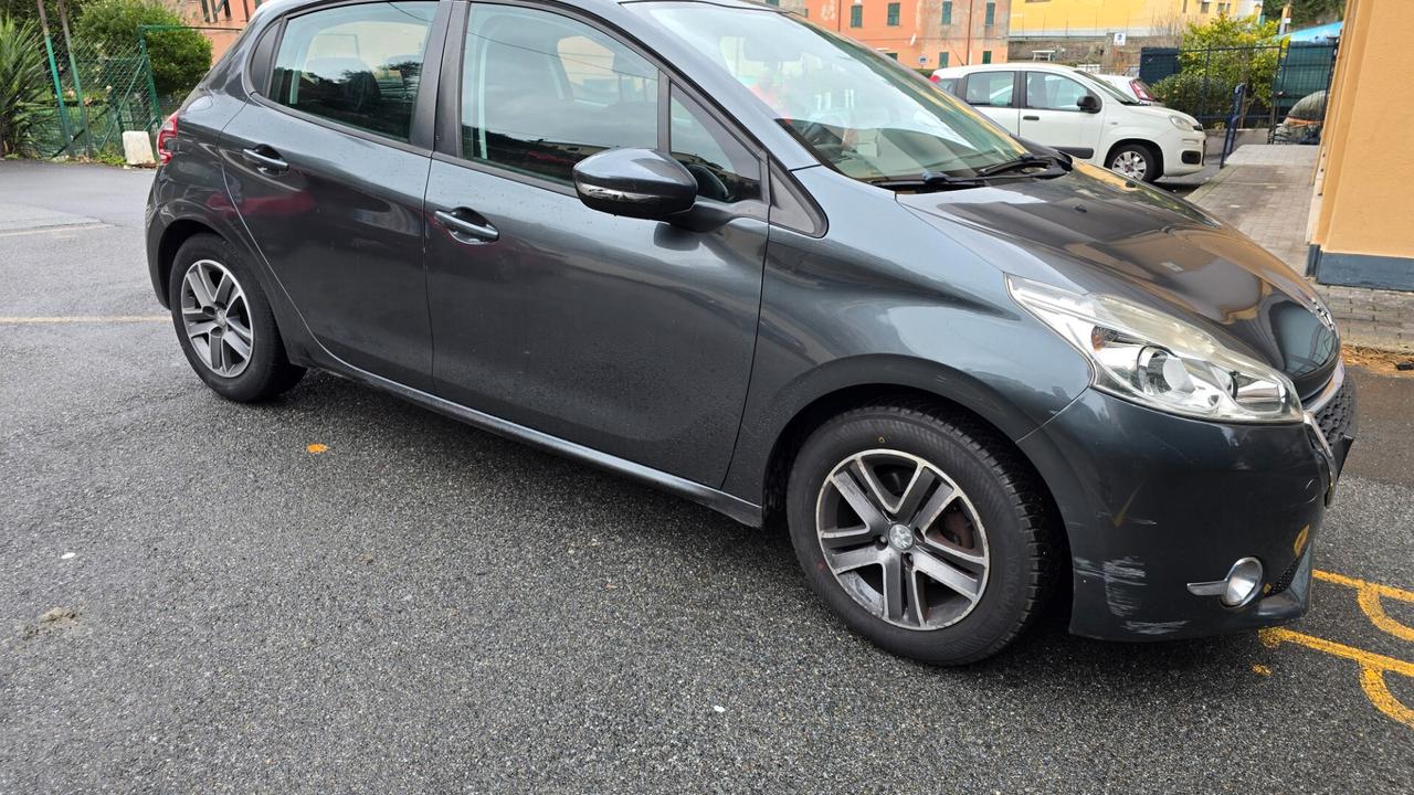 Peugeot 208 1.4 HDi 68 CV 5 porte Allure
