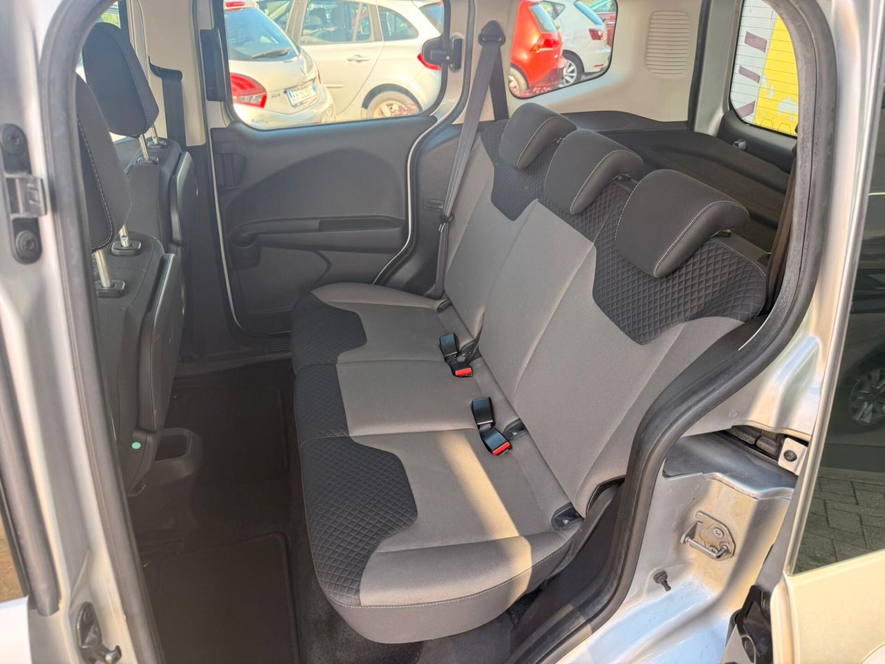 Ford Tourneo Courier 1.5 TDCI 75 CV Titanium