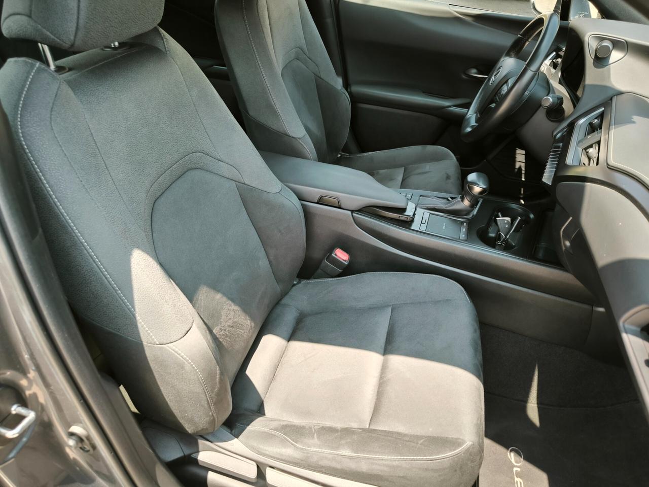 Lexus UX UX Hybrid Business