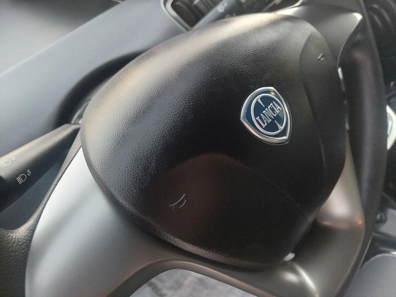 Lancia Ypsilon 1.3 MJT 16V 95 CV 5 porte 2015