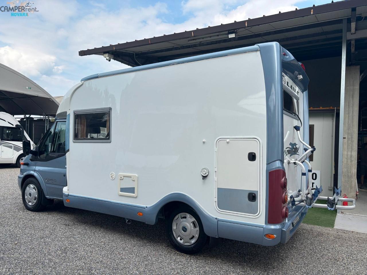 LAIKA X 595 C VAN - Semintegrale con letto matrimoniale in coda e garage (volume interno 68x103 )