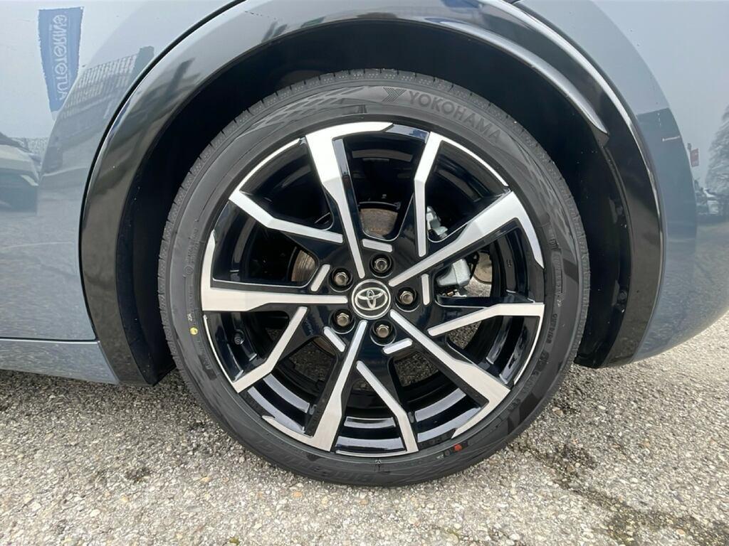 Toyota Prius 2.0 Plug-in Hybrid Active E-CVT