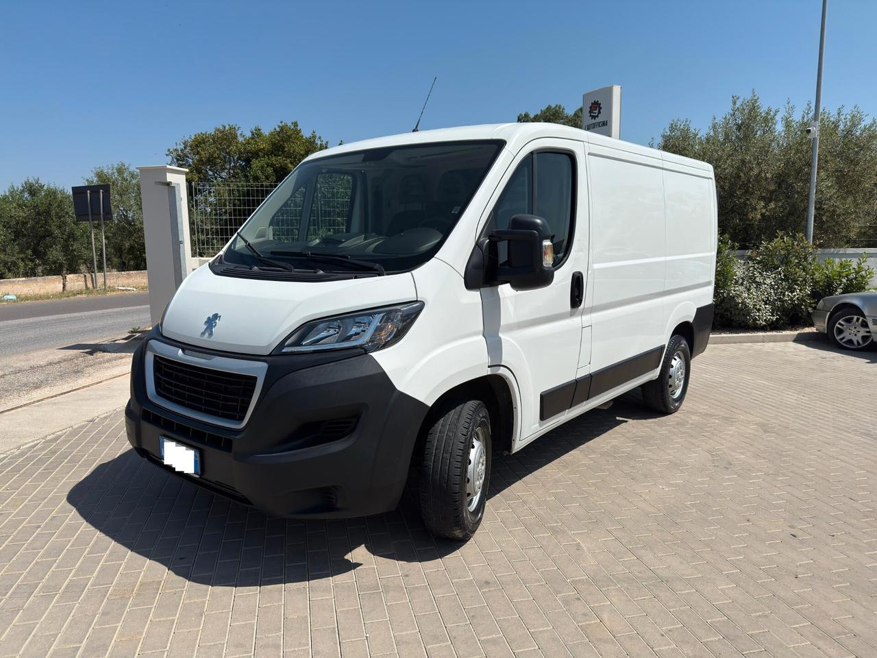 Peugeot Boxer 330 2.0 BLUEHDI 130 cv AUTOCARRO