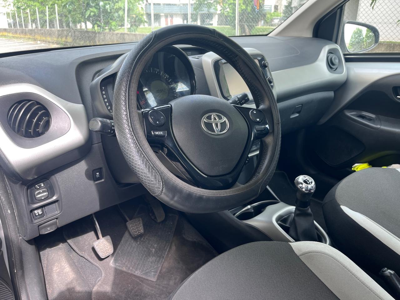 Toyota Aygo 1.0 VVT-i 69 CV 5 porte x-play TSS