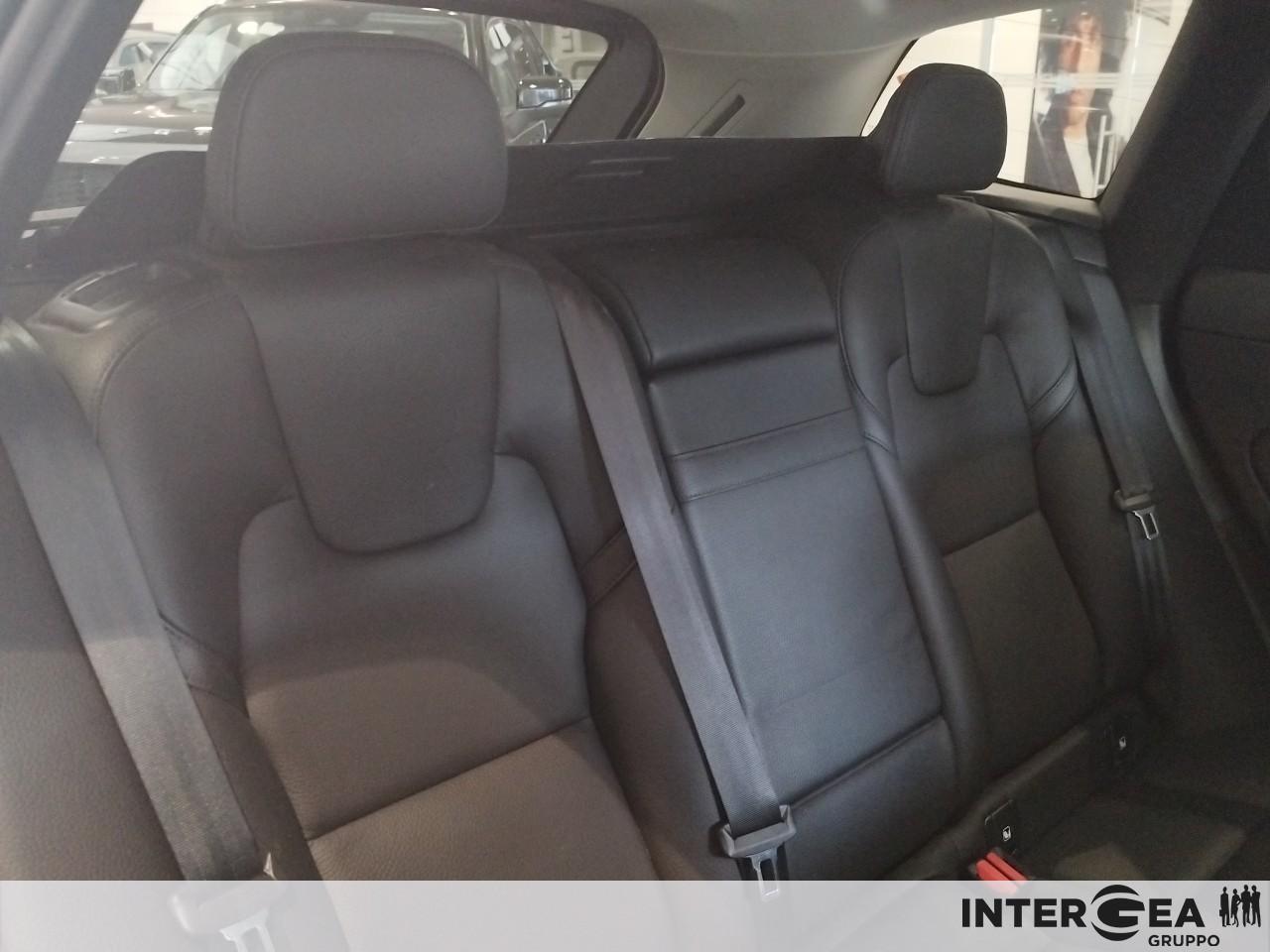 VOLVO XC60 2.0 b4 Momentum Pro auto