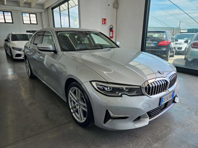 BMW 330 Berlina 330i Luxury CV 258 auto