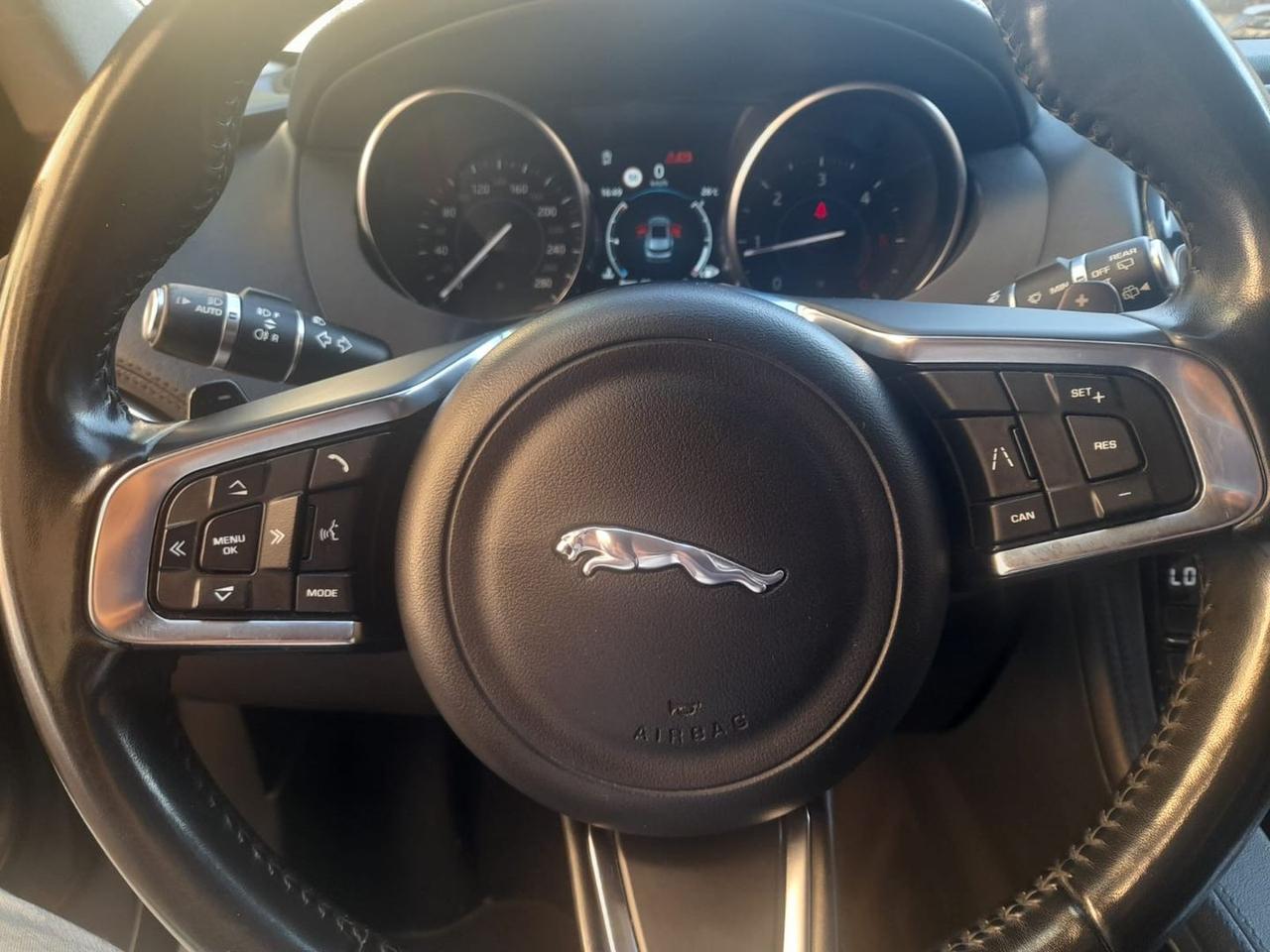 Jaguar F-Pace 2.0 20d Turbo #7015