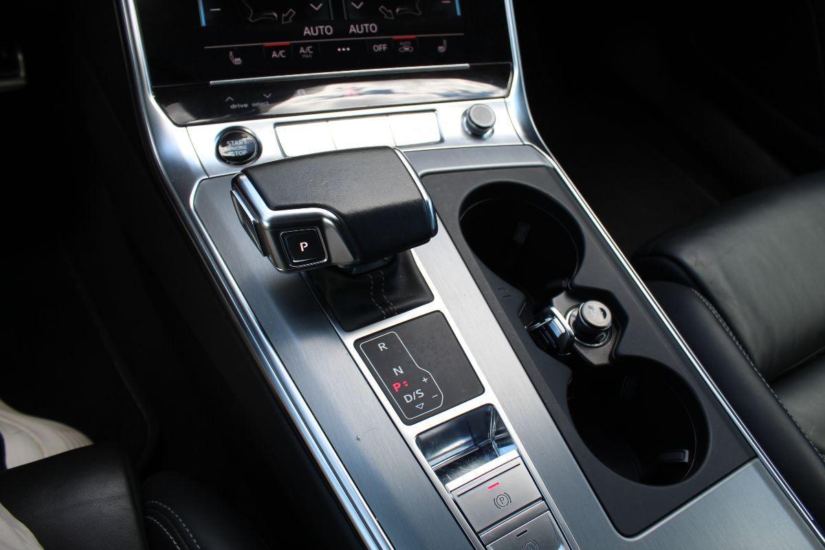 AUDI - A6 Avant - A6 Av 40 2.0 TDI qu ultra S tr Bus. Des.