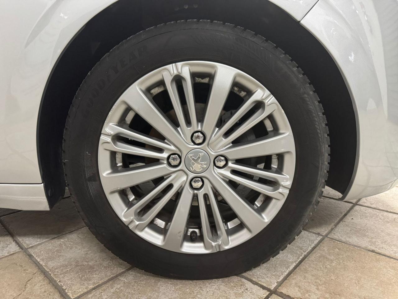 PEUGEOT 208 1.6 BlueHDi (75) Allure 2016