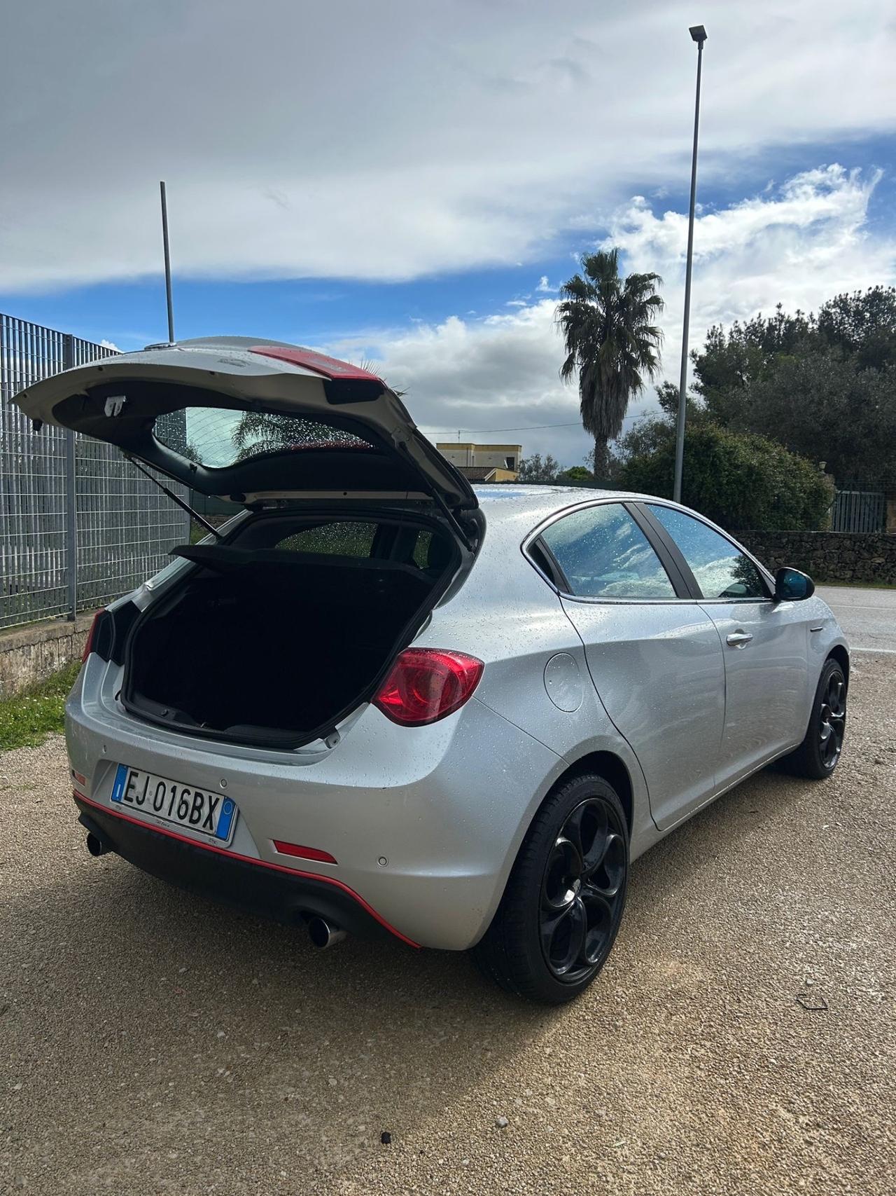 Alfa Romeo Giulietta 2.0 JTDm-2 140 CV Distinctive-2011