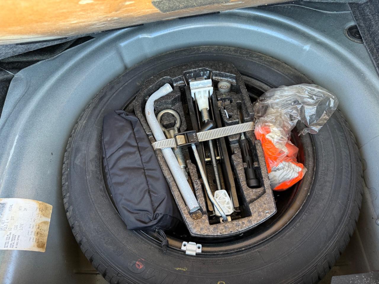 Volkswagen Polo 1.4 DSG 5 porte Highline NEOPATENTATI