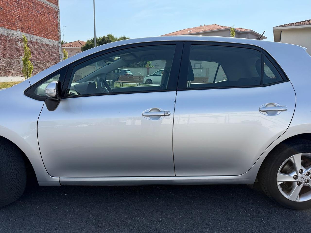 Toyota Auris 2.0 D-4D SOL #11110