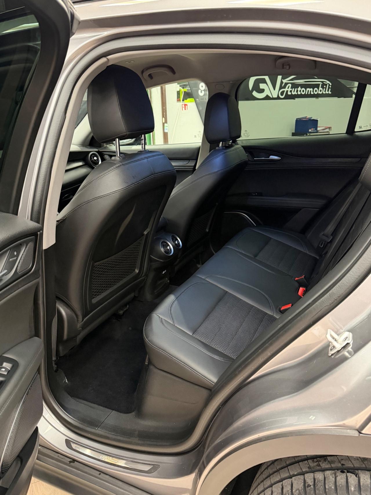 Alfa Romeo Stelvio 2.0 Turbo 200 CV AT8 Q4 B-Tech