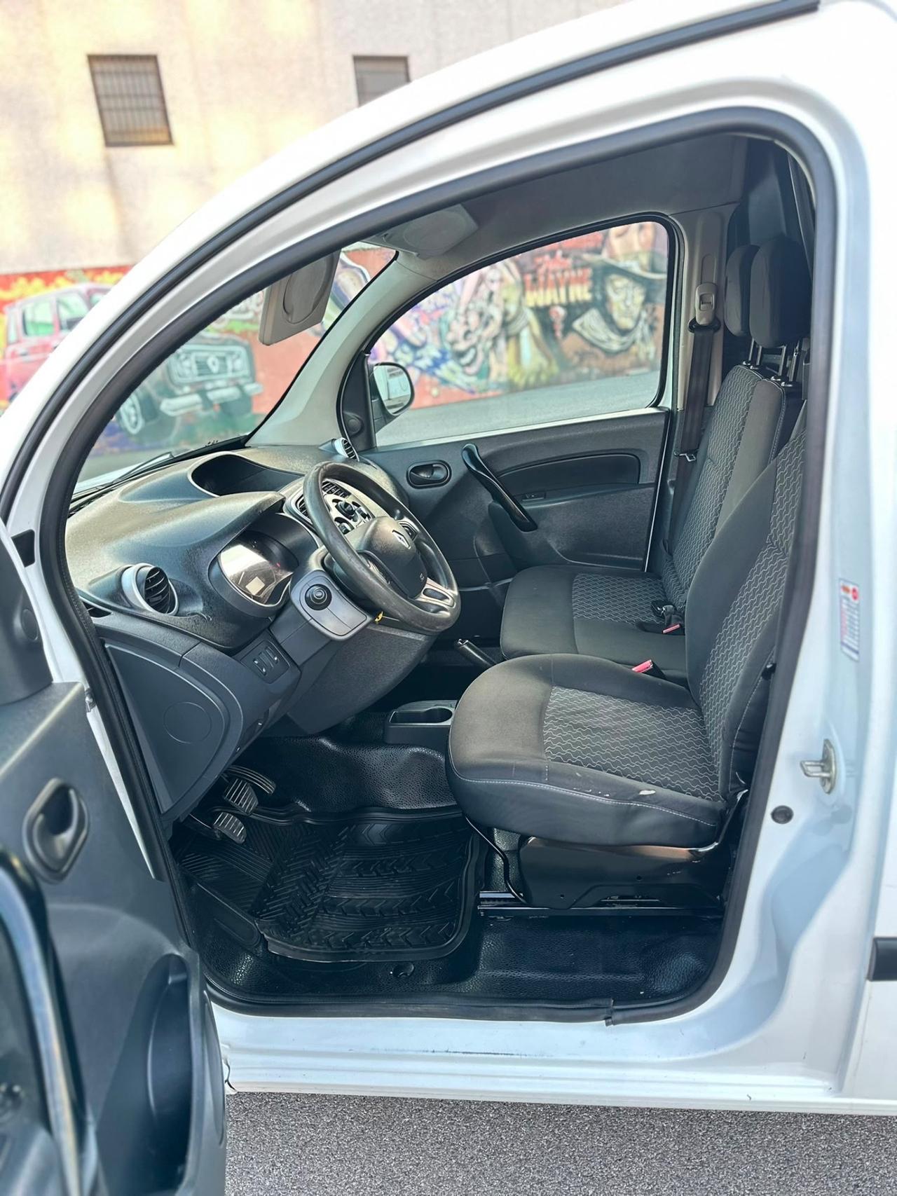 Renault kango tre posti euro 6