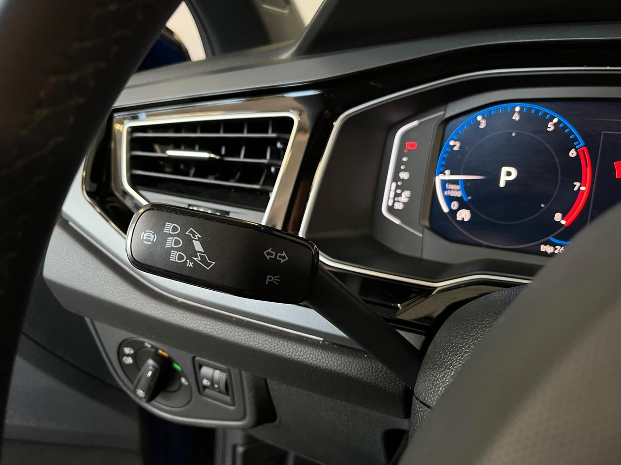 Volkswagen Polo 1.0cc TSI 110cv DSG "R-LINE" SOLO 8.250KM