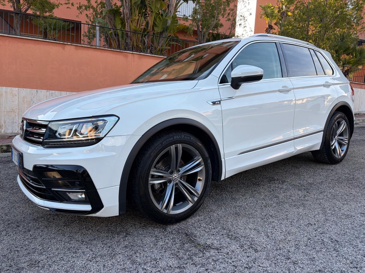 Volkswagen Tiguan 1.6 TDI R-Line strafull !!!