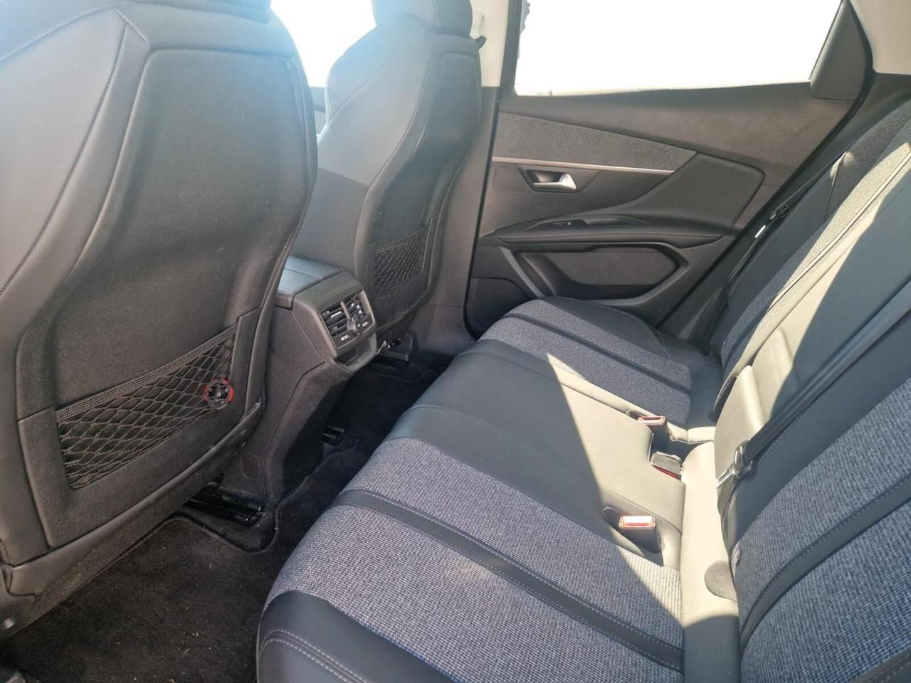 Peugeot 3008 BlueHDi 120 EAT6 S&S Allure