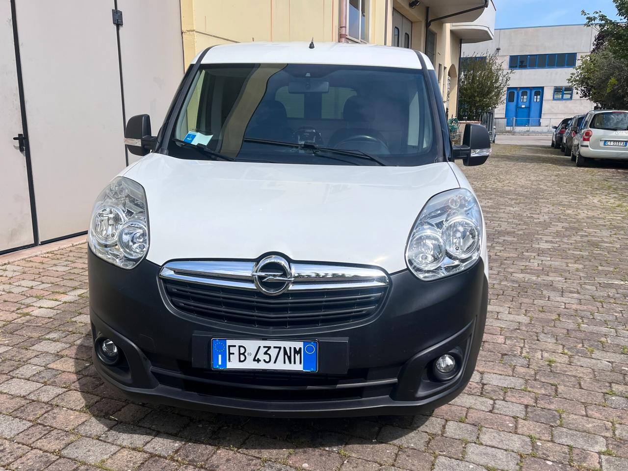 OPEL COMBO 2016 IVA ESPOSTA