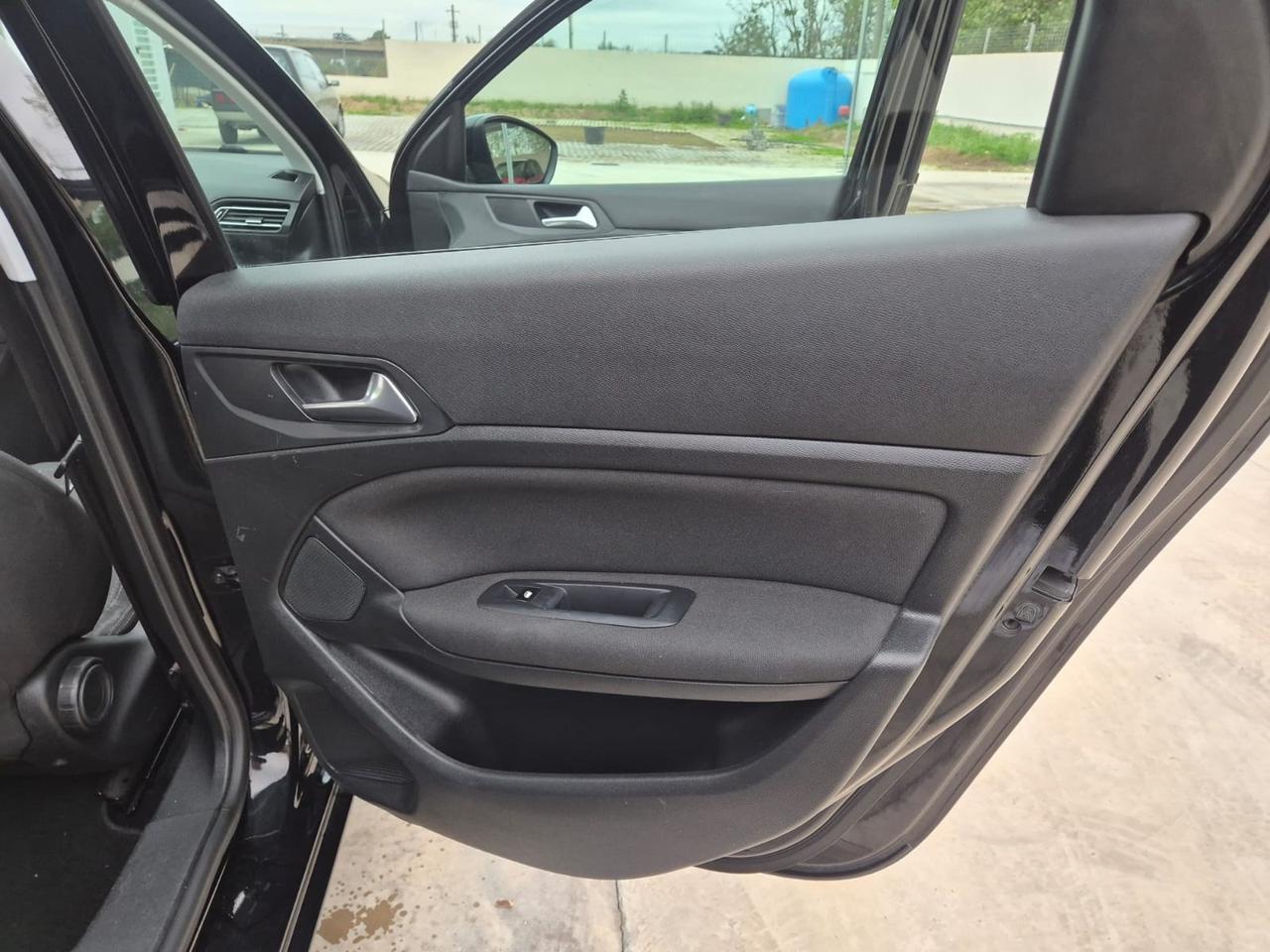 Peugeot 308 BlueHDi 120 S&S SW Allure