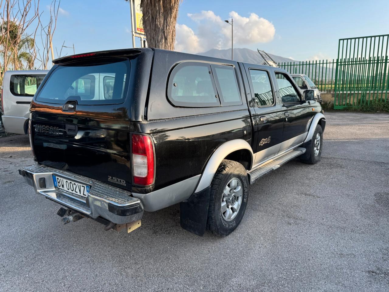 Nissan Navara double cab 2.5 tdi MOTORE NUOVO