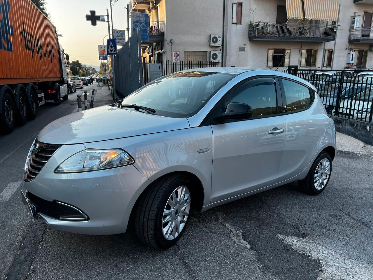 Lancia Ypsilon 1.2 69 CV 5 porte GPL Ecochic Platinum