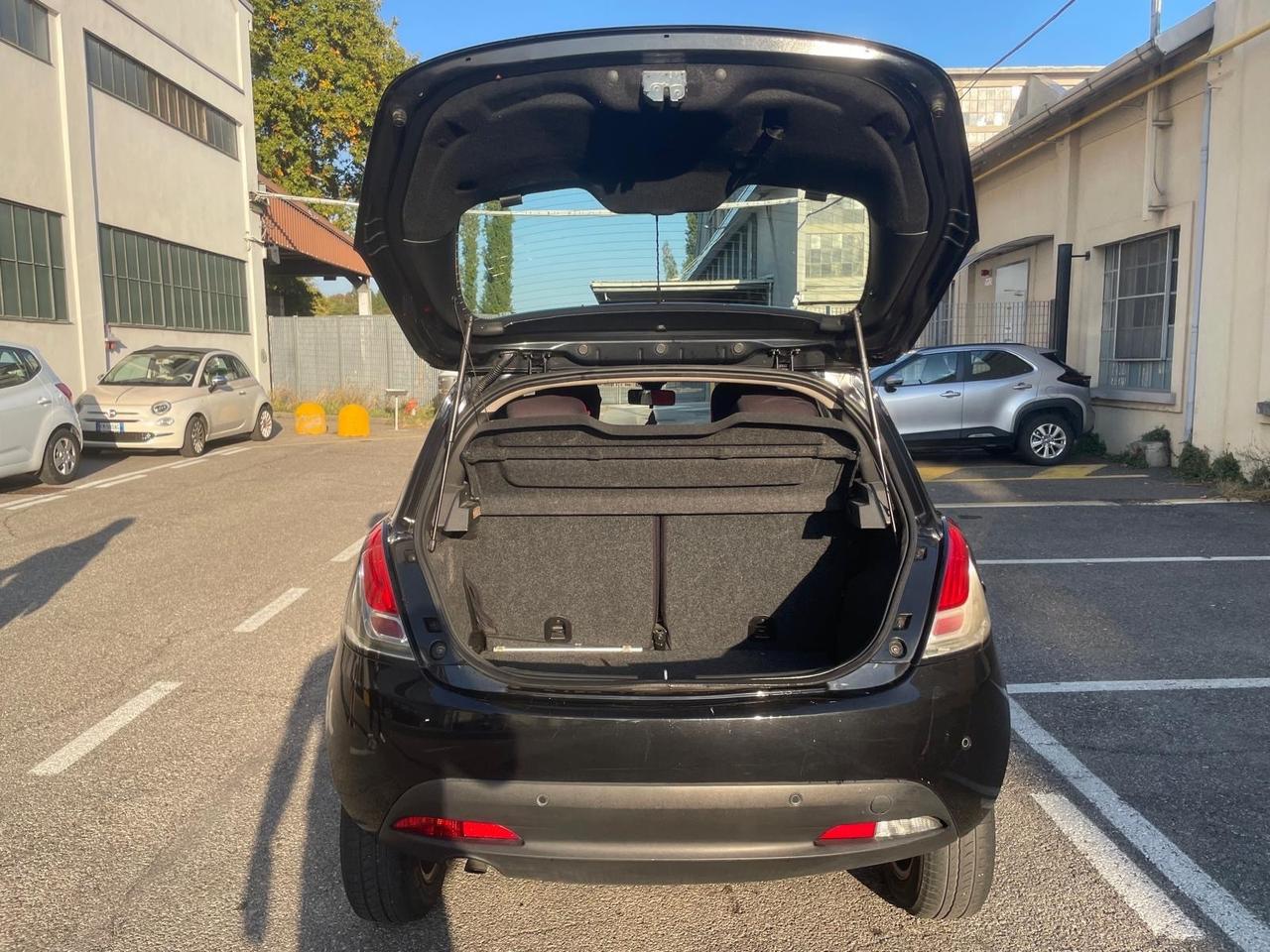 Lancia Ypsilon 0.9 TwinAir 85 CV 5 porte Metano Ecochic Gold