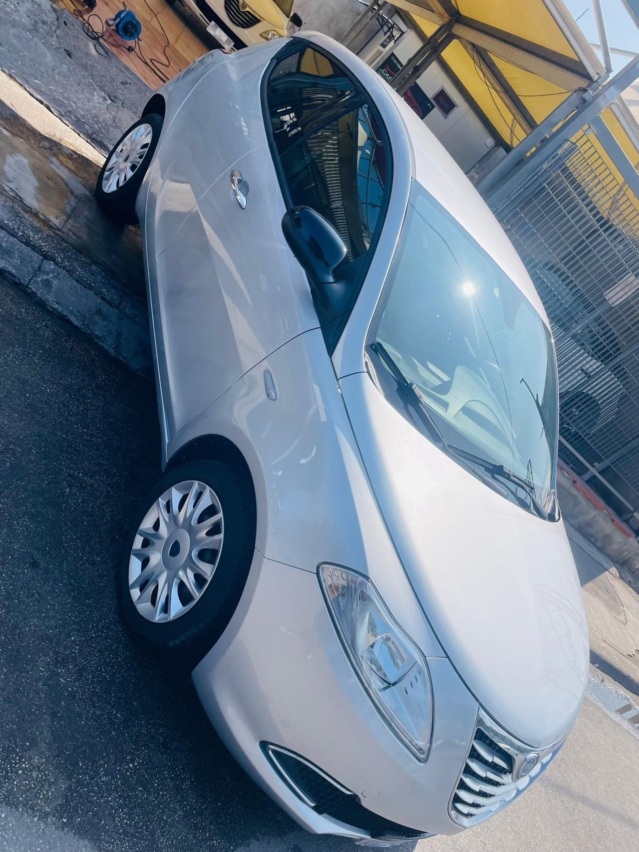Lancia Ypsilon 1.2 69 CV 5 porte S&S Silver