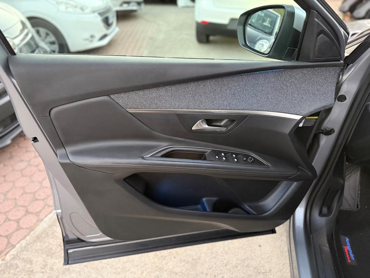Peugeot 3008 BlueHDi 120 Allure KM CERTIF