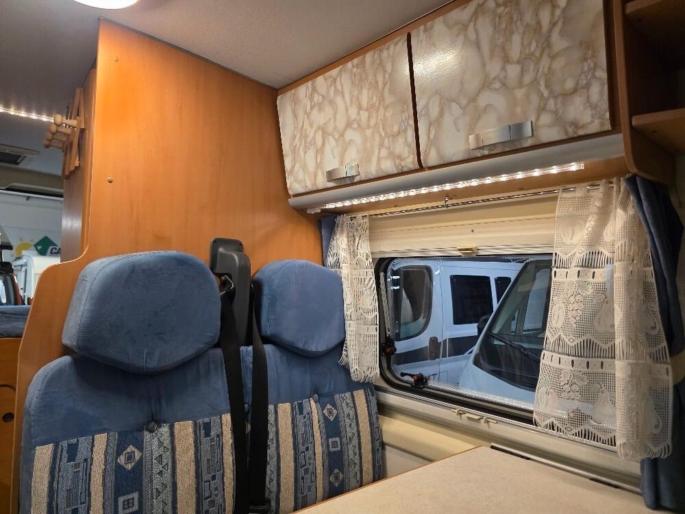 CAMPER VAN ROLLER TEAM LIVINGSTONE