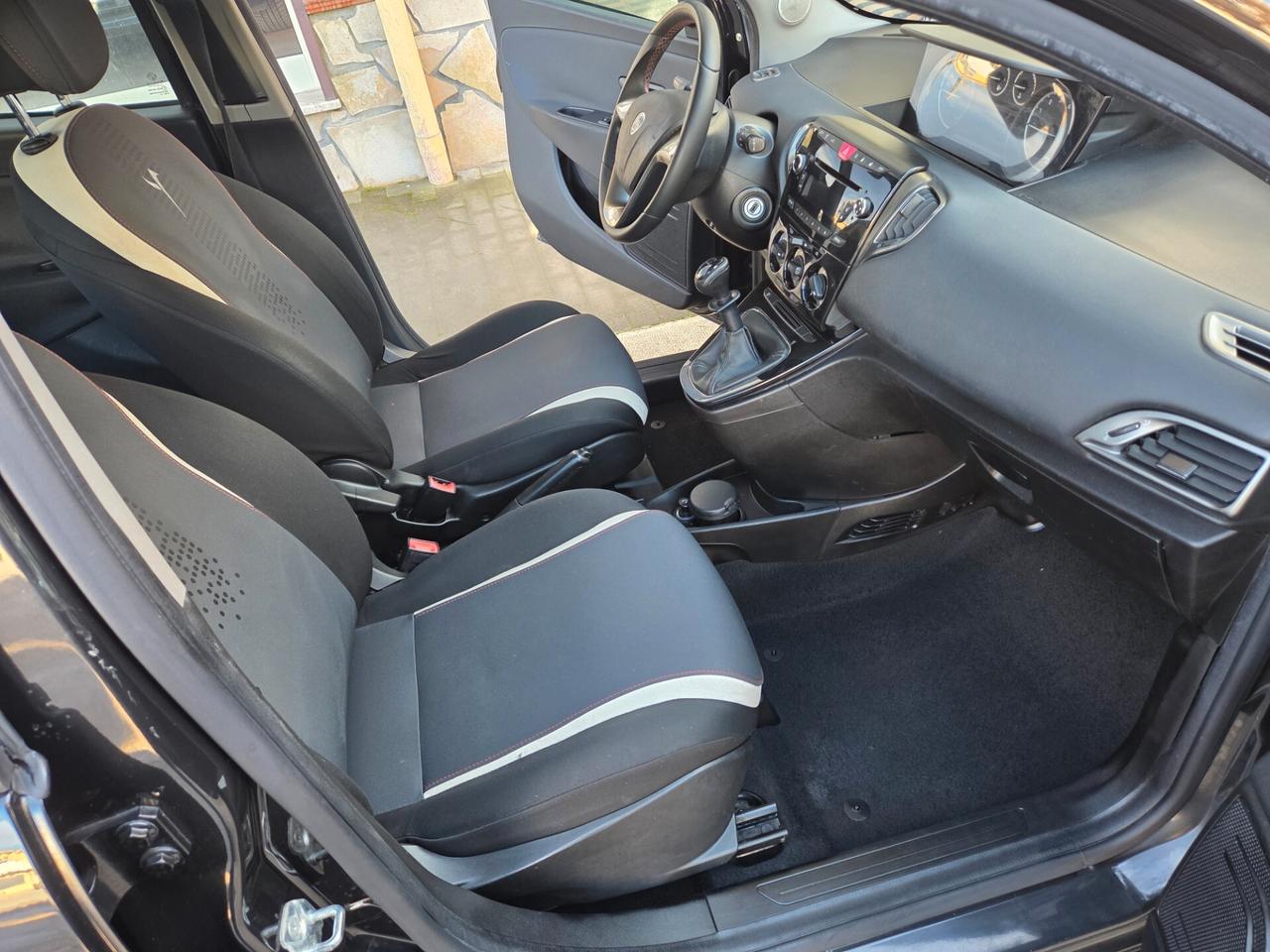 LANCIA YPSILON 1.2 BENZINA 70 CV GPL KM 99000 CERTIFICATI