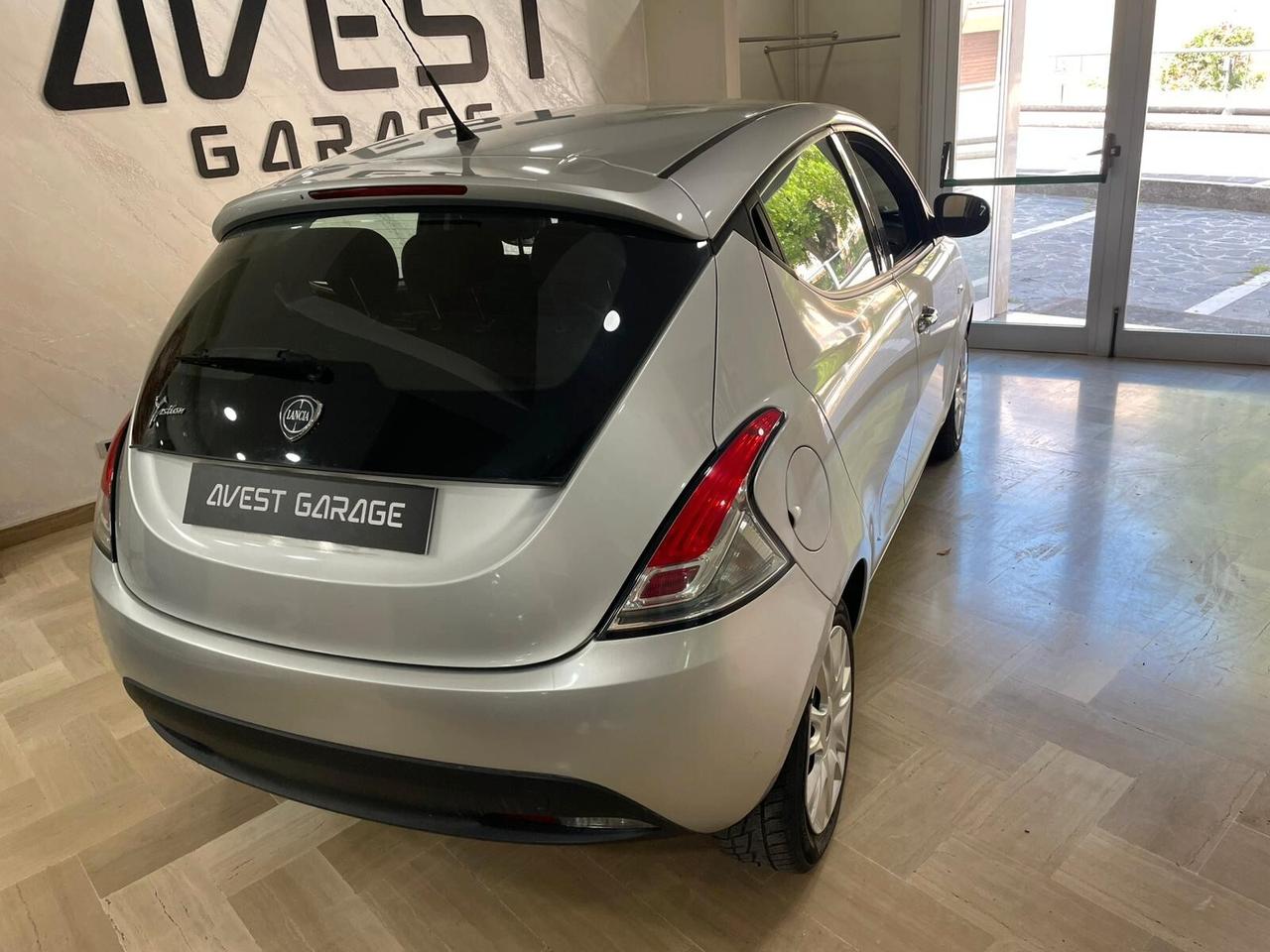 Lancia Ypsilon 1.2 69 CV 5 porte S&S Silver