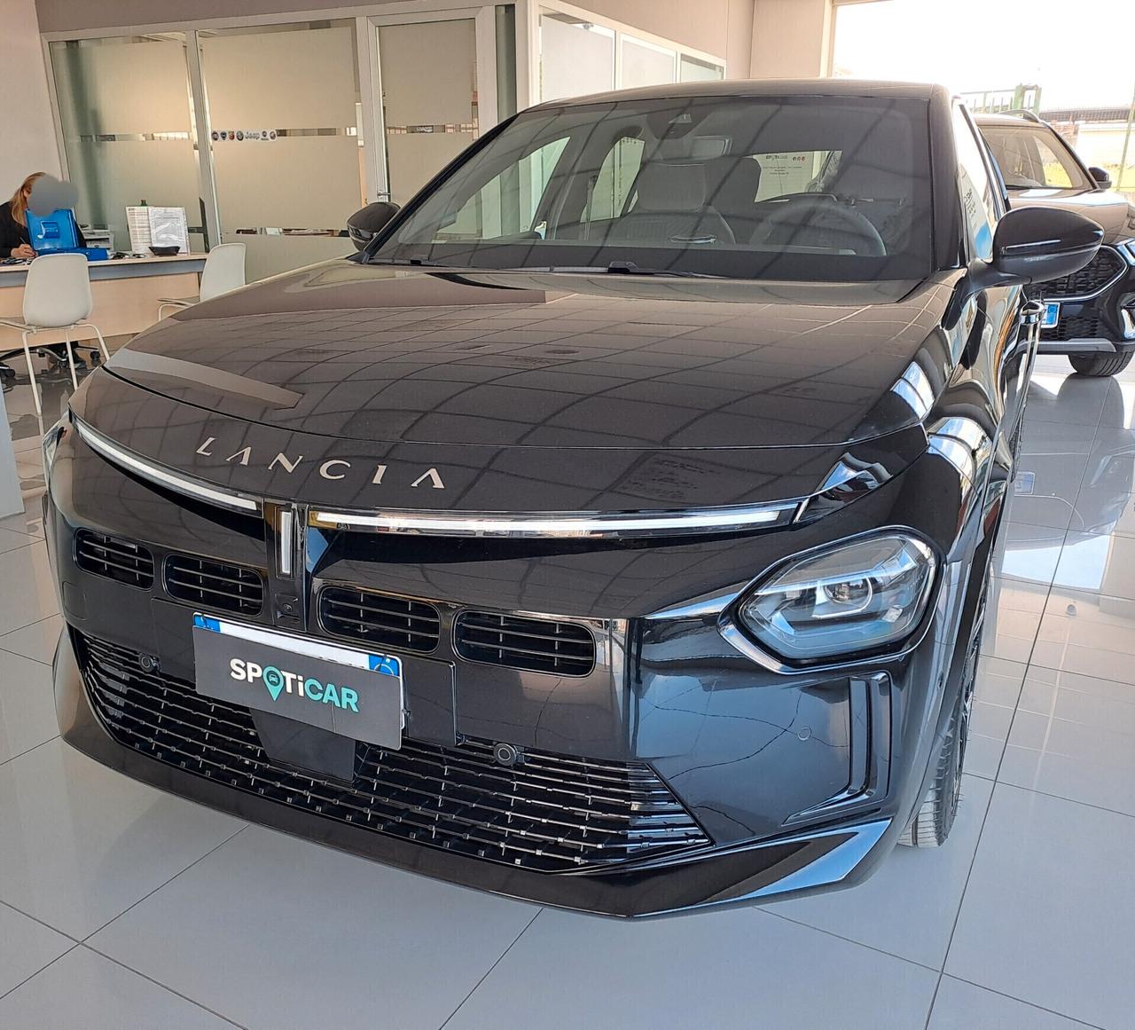 Lancia Ypsilon Hybrid 1.2 Benz Edizione Cassina 2025
