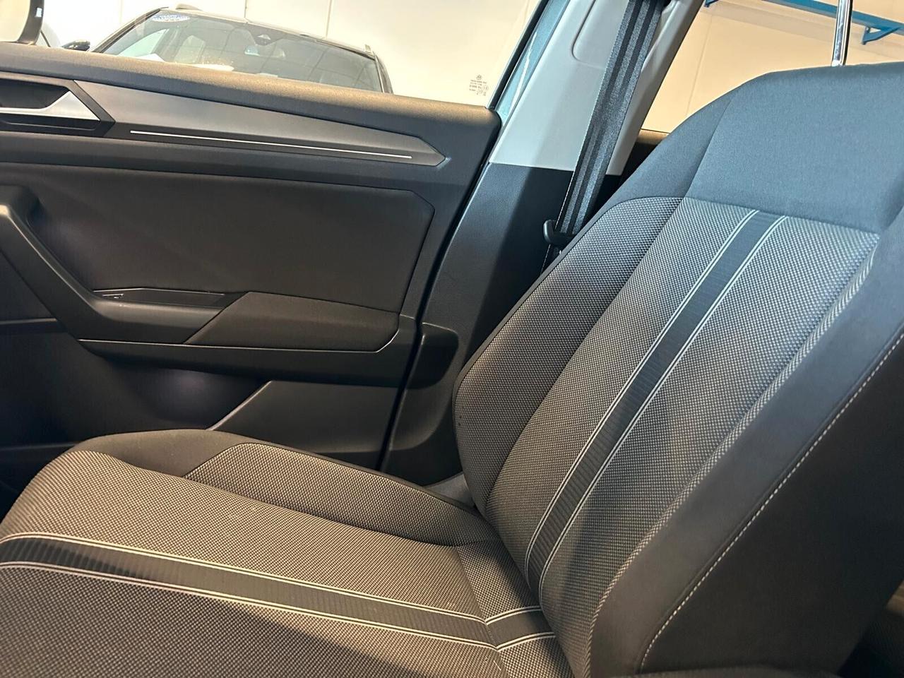 Volkswagen T-Roc STYLE 1.0 TSI 110 CV 6mt UNICO PR.