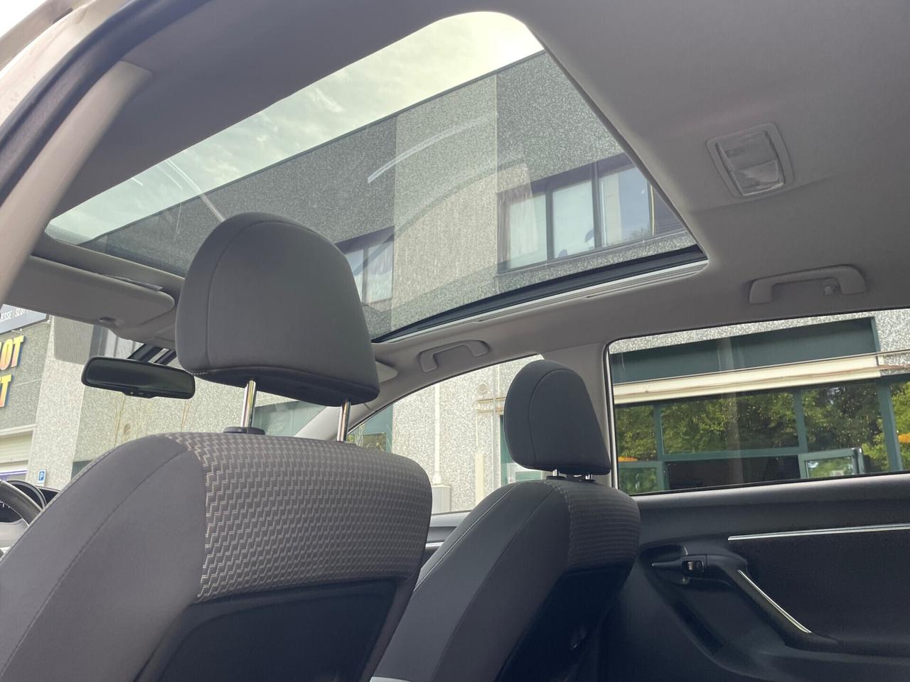 Toyota Verso 1.6 D-4D 7 posti*Tetto*Navi*Neopatentati*