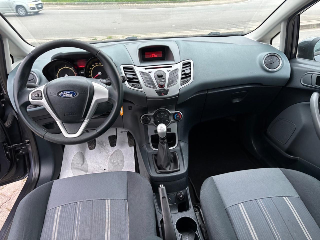 Ford Fiesta 1.4 TDCi 68CV 5 porte Titanium