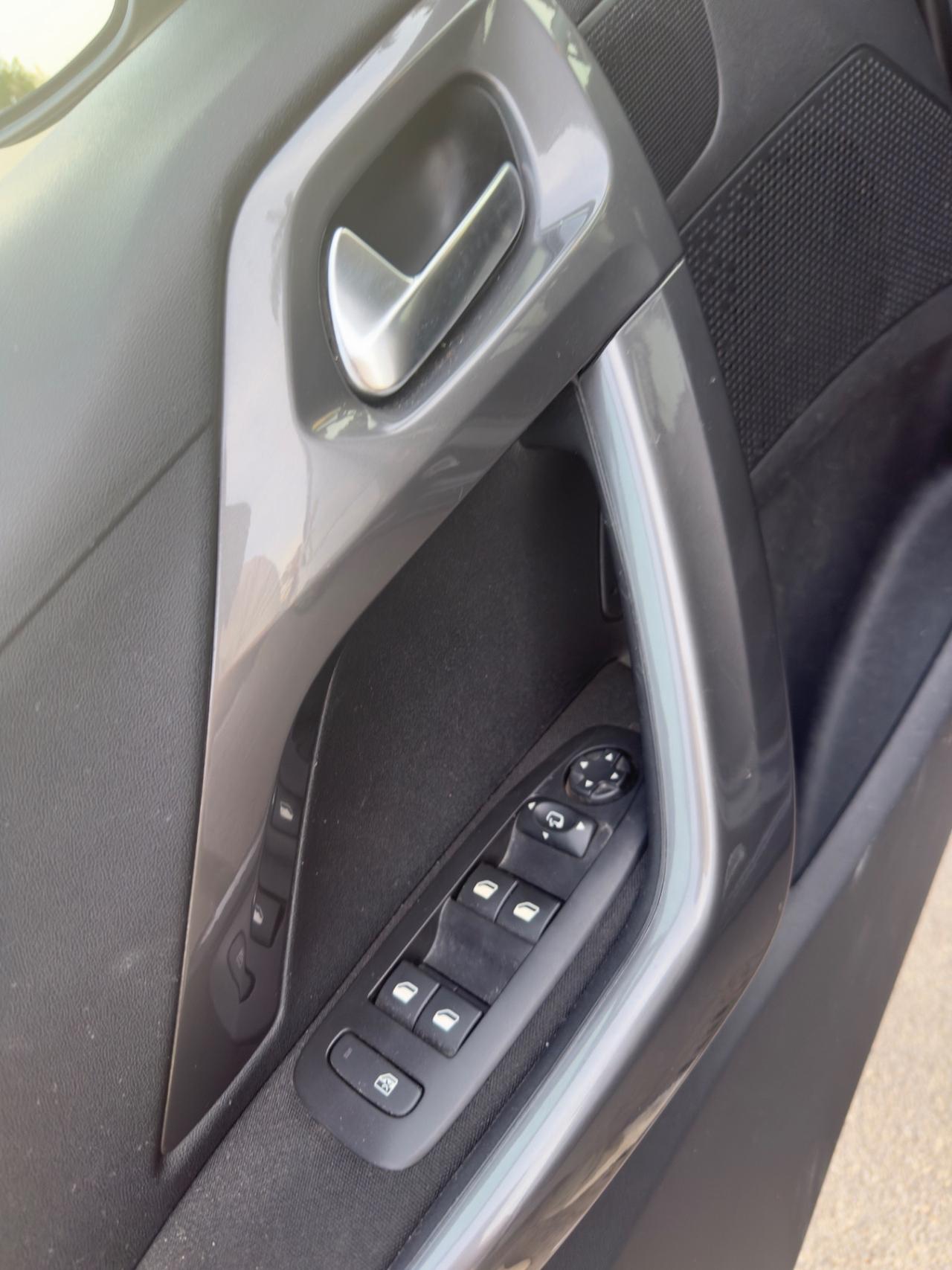 Peugeot 2008 BlueHDi 75cv Allure