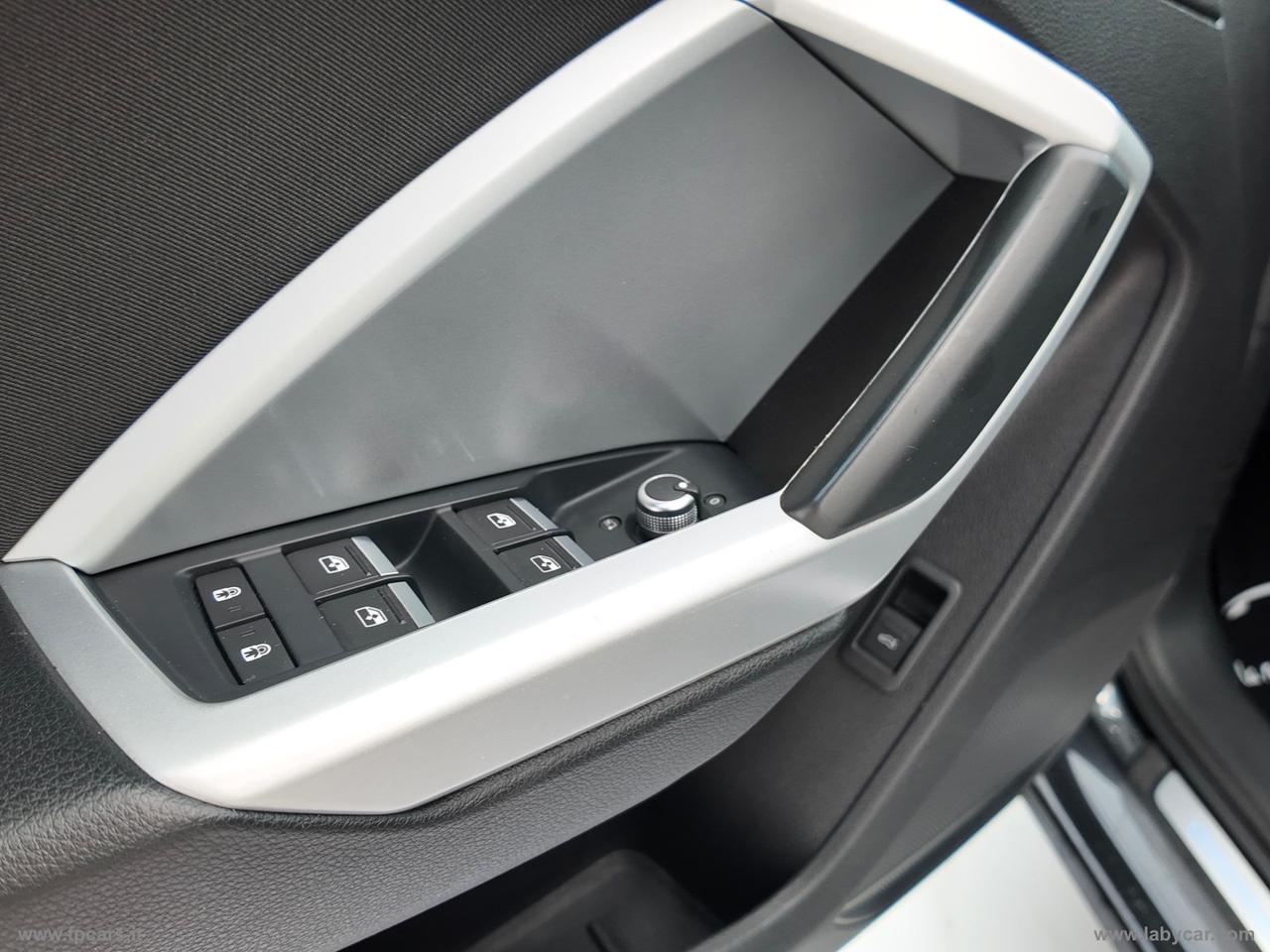 AUDI Q3 35 TDI S tronic S line edit. IDENTITY BLACK