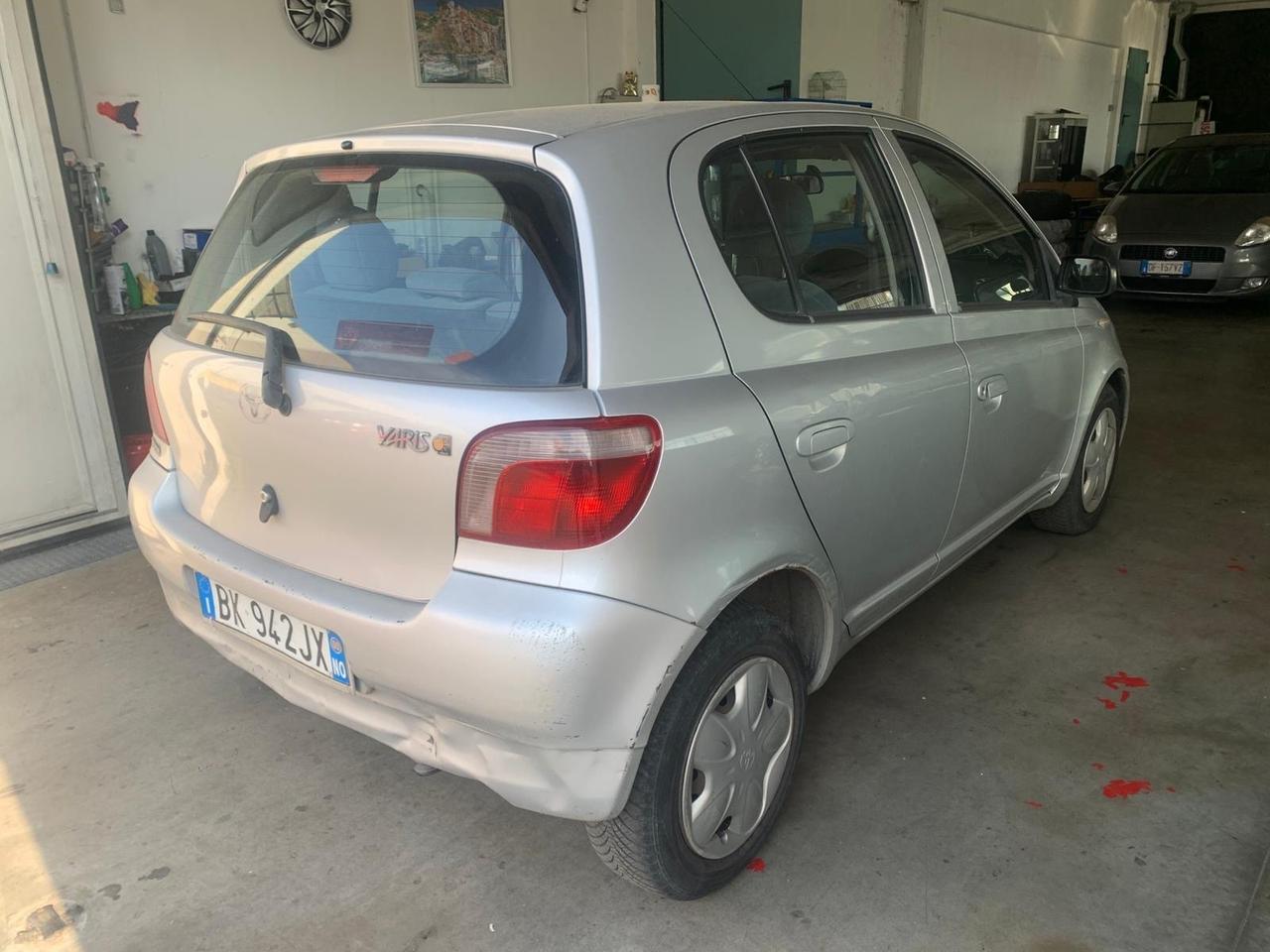 Toyota Yaris 1.0i 16V cat 5 porte