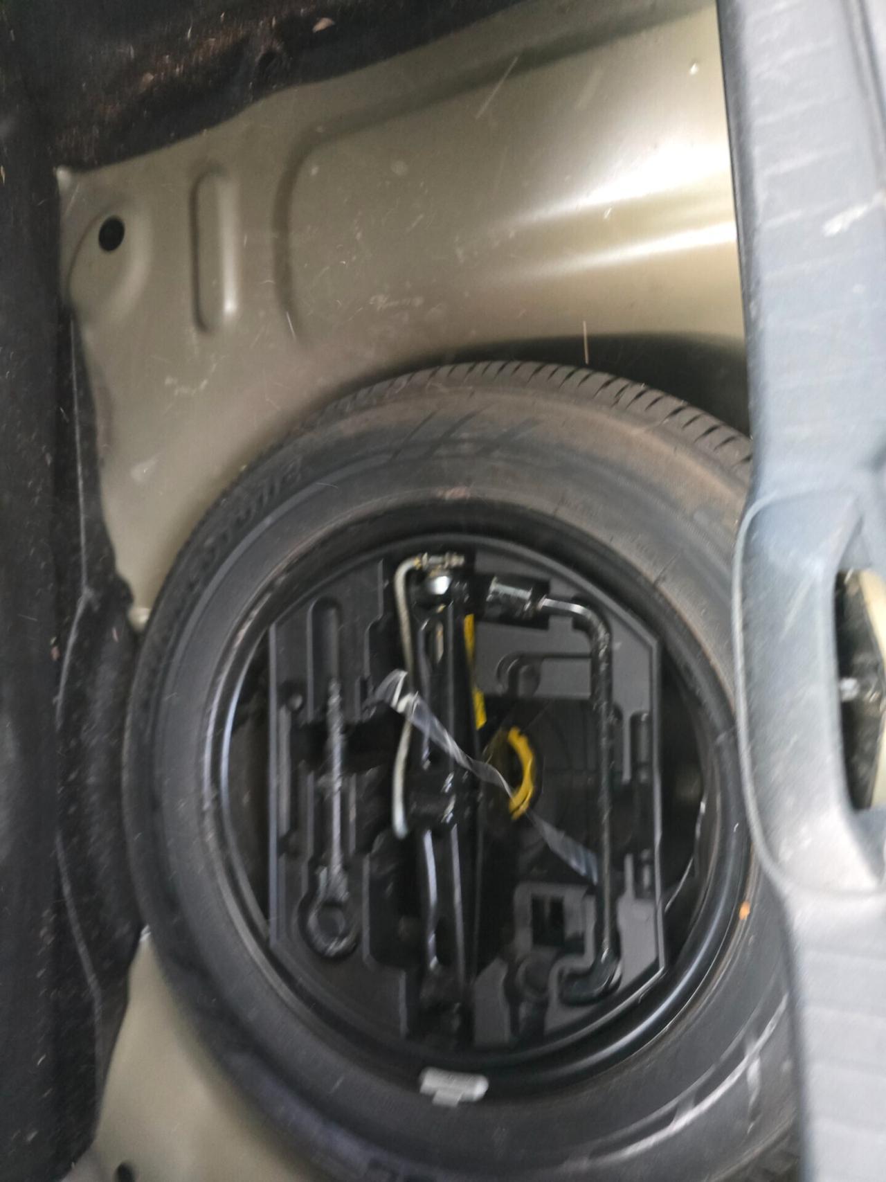 Peugeot 208 1.4 HDi 68 CV NEOP OK-2015