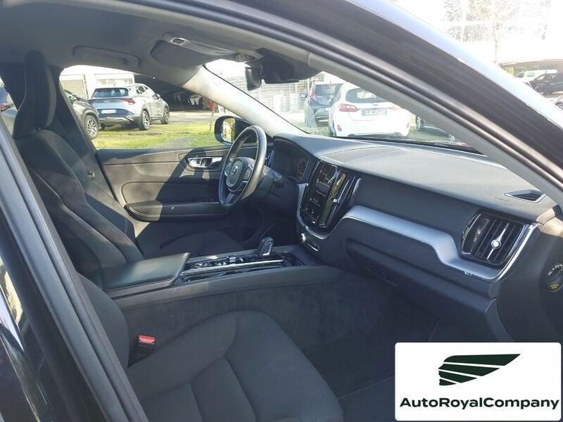Volvo XC60 B4 D automatico Momentum IVA ESPOSTA