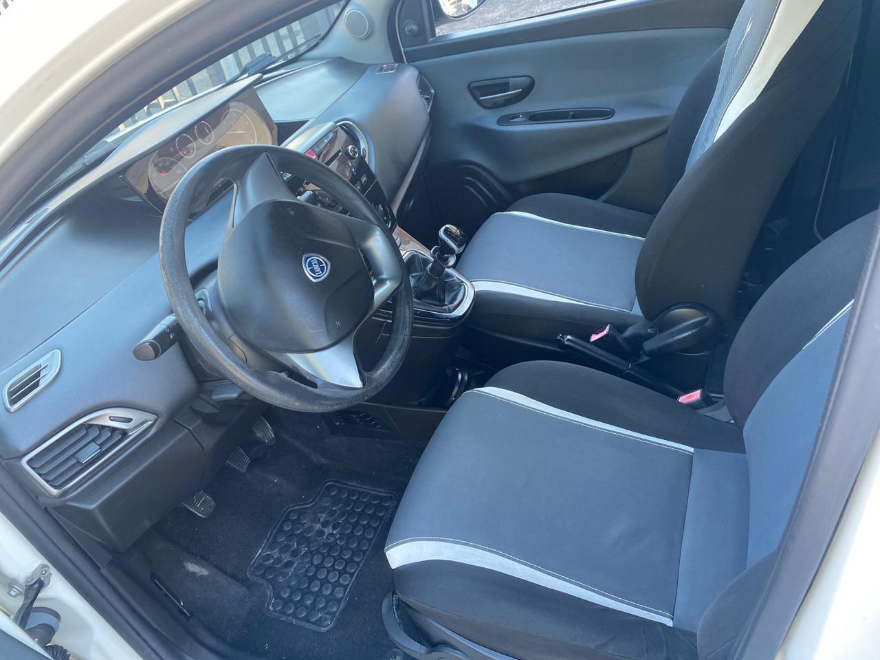 Lancia Ypsilon 1.2 69 CV 5 porte Gold