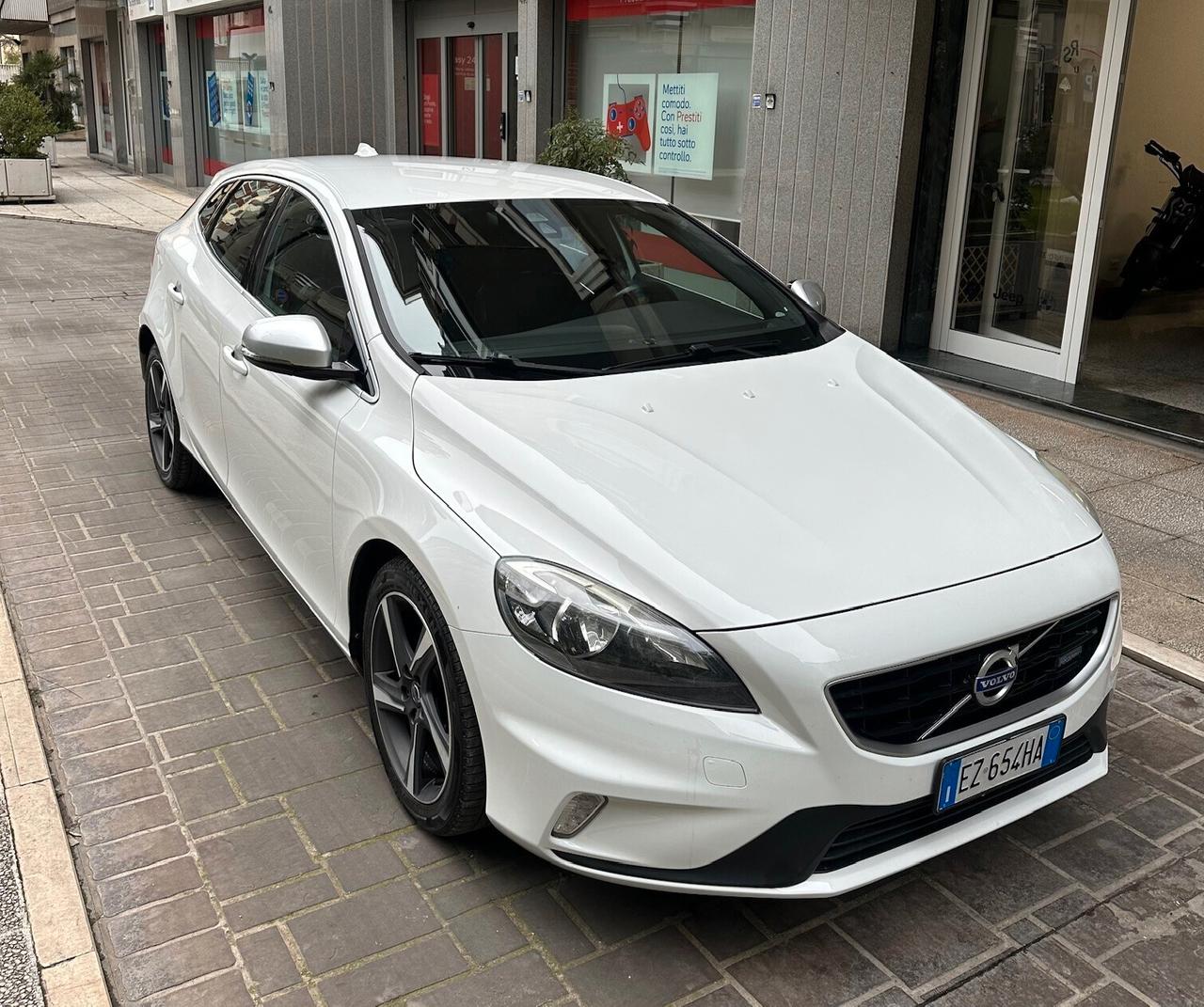 Volvo V40 D2 1.6 R-design Kinetic