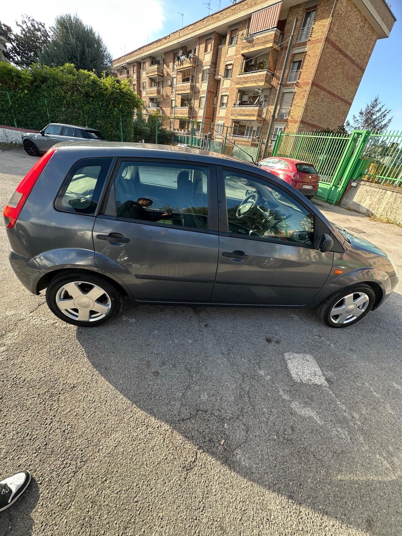 Ford Fiesta 1.2 16V 5p. Ghia