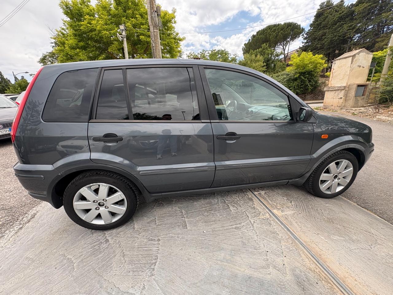 Ford Fusion 1.6 TDCi 5p. Collection